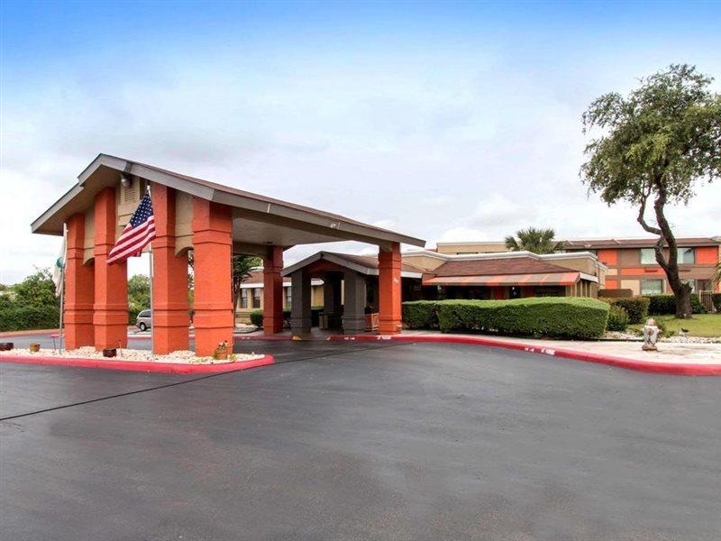Quality Inn & Suites I-35 Near Frost Bank Center San Antonio Exterior photo
