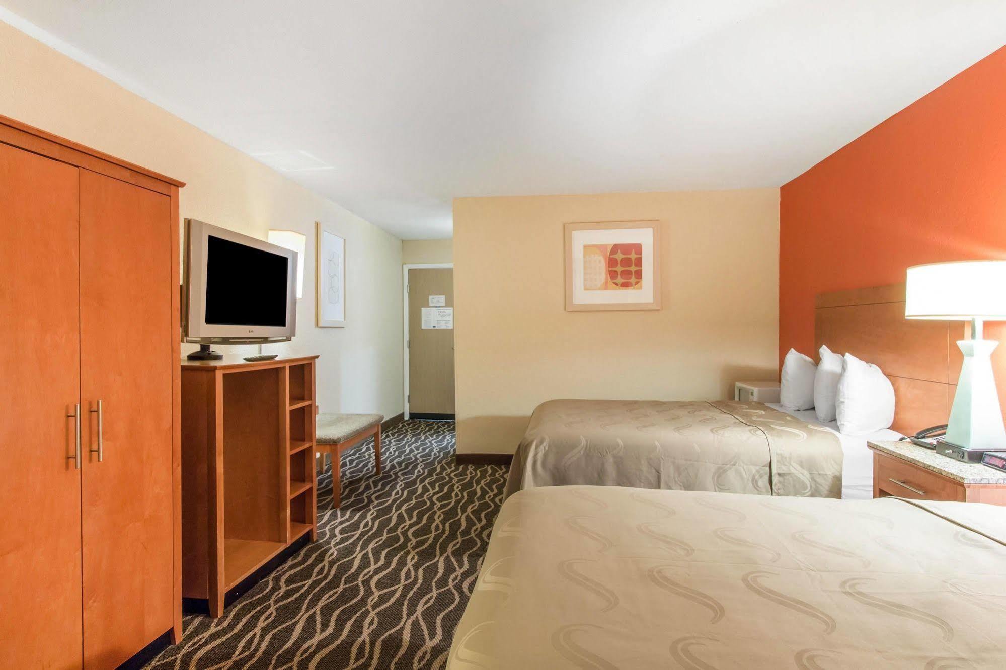 Quality Inn & Suites I-35 Near Frost Bank Center San Antonio Exterior photo